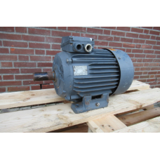 .4 KW  960 RPM Asmaat 38 mm. Let op, gebroken pootje.Used.